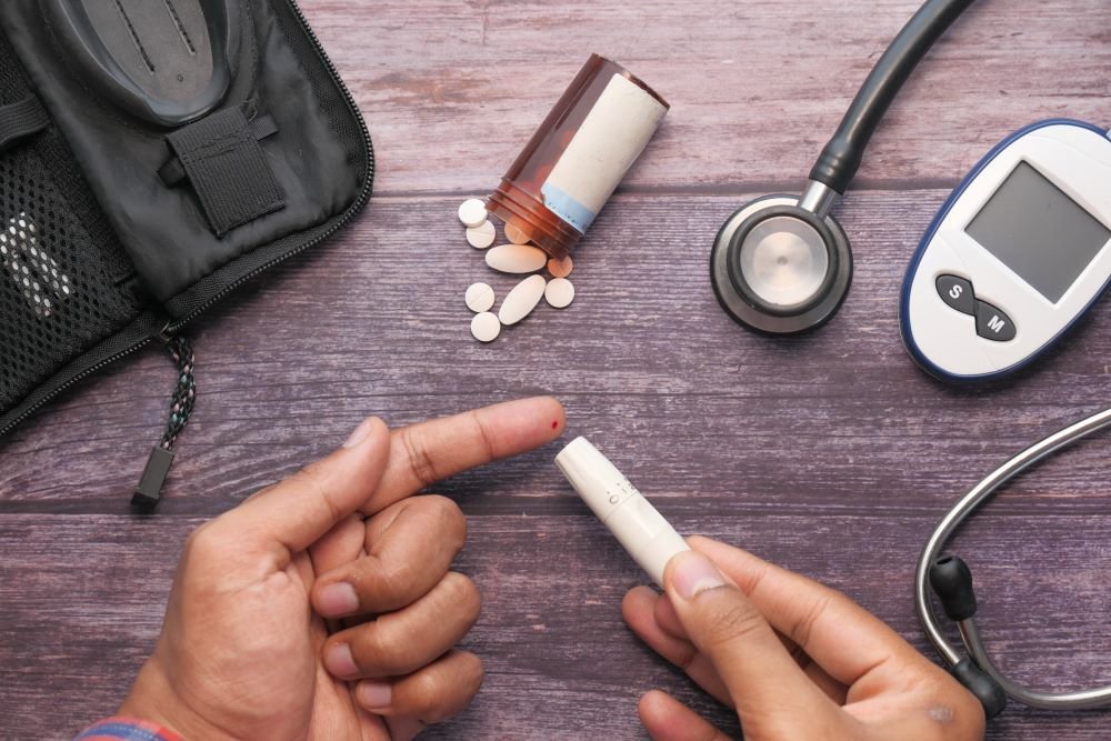 How to Manage Blood Sugar Naturally: A Physician’s Guide for Pakistani Patients